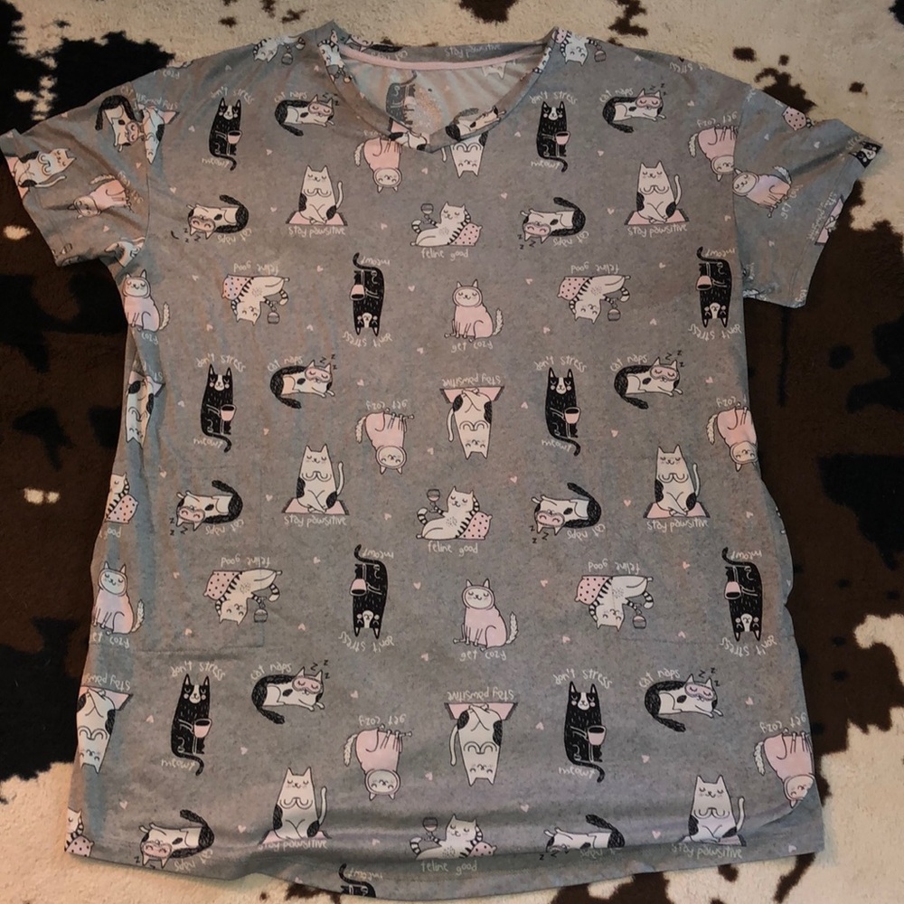 Secret Treasures Gray Cat Print Pajama Top